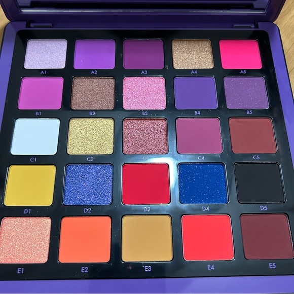 ABH Norvina Vol 1 Eyeshadow Palette - Picture 3 of 5